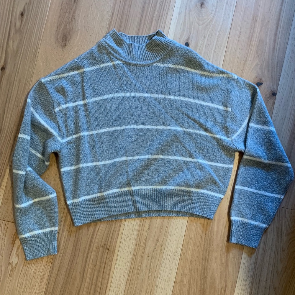 Women's Gray Striped cropped Sweater